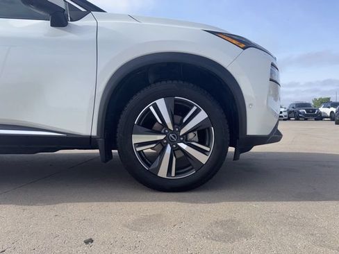 Used 2023 Nissan Rogue SL w/ SL Premium Package FWD image 15