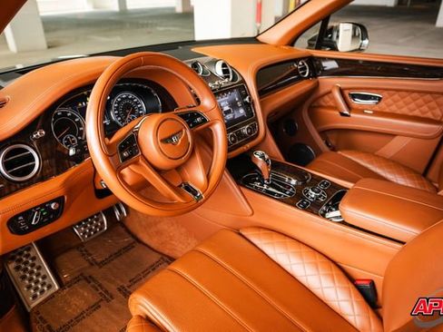 Used 2017 Bentley Bentayga image 6