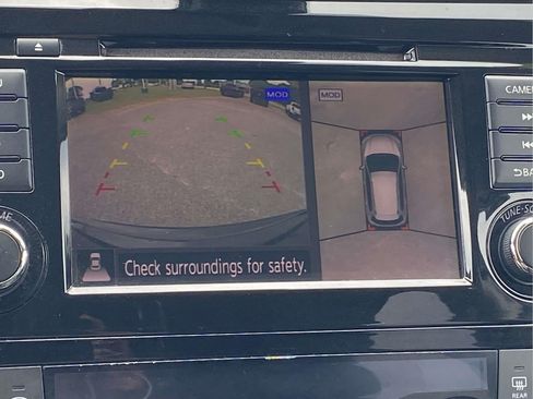 Used 2018 Nissan Rogue SL AWD/4WD image 25