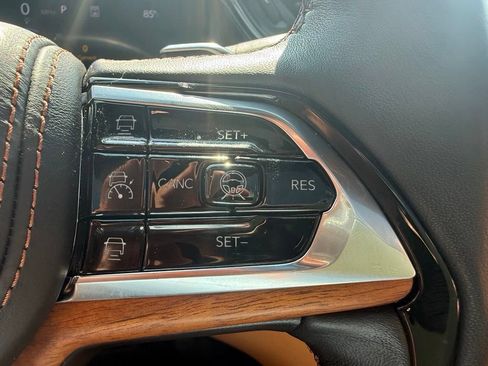 Used 2023 Jeep Grand Cherokee Summit AWD/4WD image 14