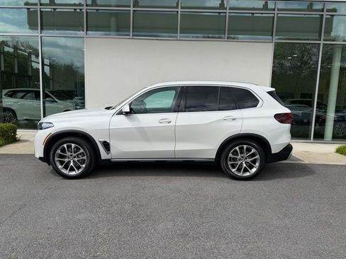 Certified 2024 BMW X5 xDrive40i w/ Premium Package AWD/4WD image 2