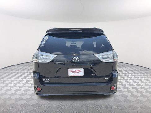 Used 2017 Toyota Sienna SE FWD image 15