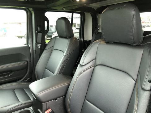 Used 2025 Jeep Gladiator Sport AWD/4WD image 21