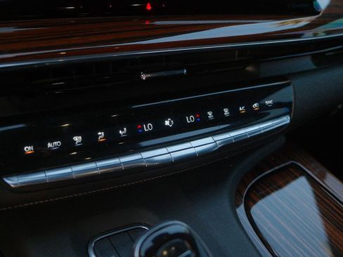 Used 2022 Cadillac Escalade ESV Luxury image 27