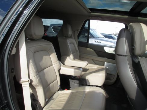 Used 2022 Lincoln Navigator Reserve image 21