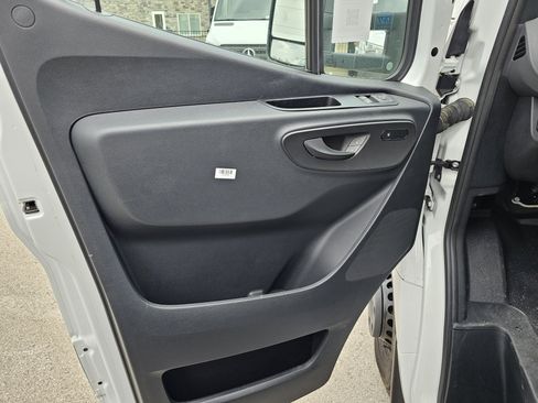 Used 2024 Mercedes-Benz Sprinter 4500 image 14