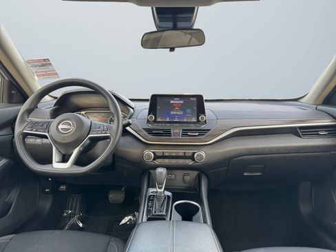 Used 2024 Nissan Altima 2.5 SV image 10