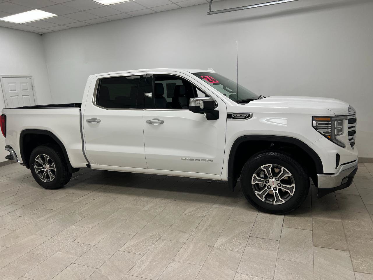 Used 2026 GMC Sierra 1500 SLT RWD image 15