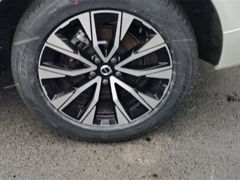 Certified 2023 Volvo XC60 B5 Plus w/ Climate Package image 28