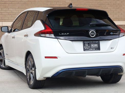 Used 2018 Nissan Leaf SV w/ SV Technology Package FWD image 8