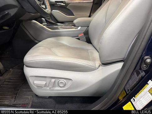 Used 2021 Toyota Highlander Limited image 13
