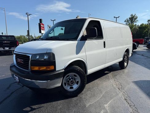 Used 2020 GMC Savana 3500 w/ Driver Convenience Package RWD image 3