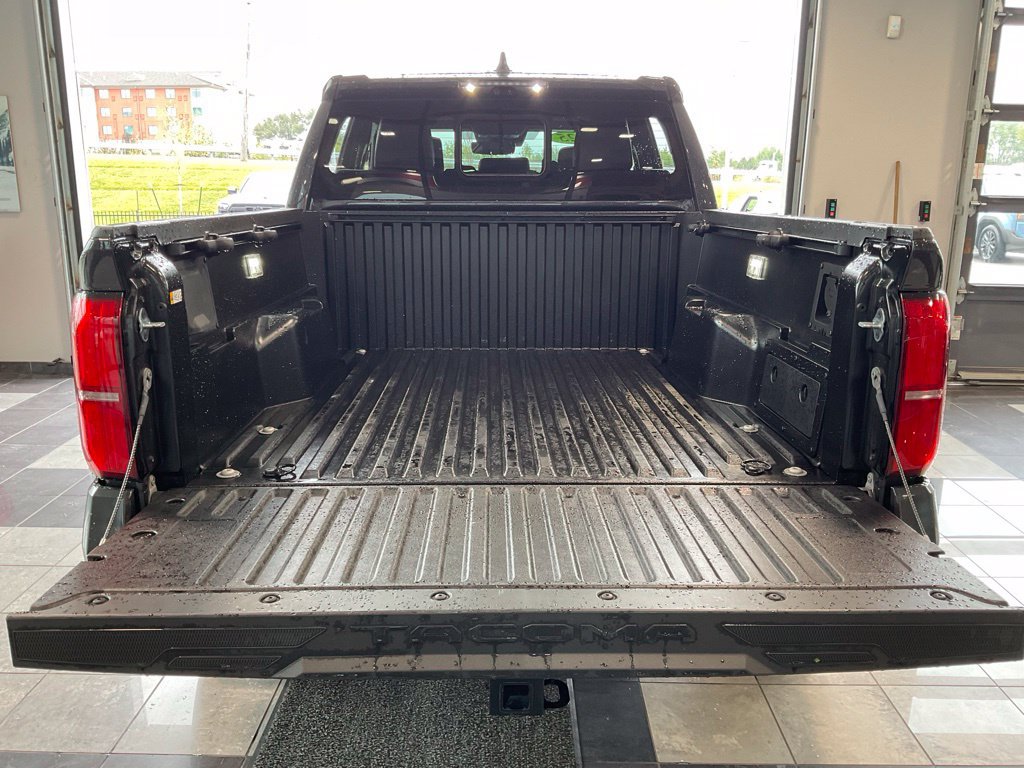 Certified 2025 Toyota Tacoma TRD Sport w/ TRD Sport Premium Package AWD/4WD image 5