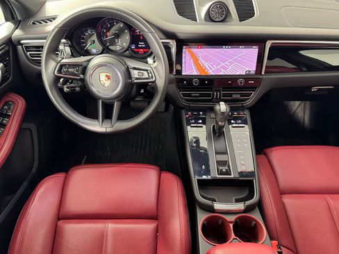 Certified 2025 Porsche Macan image 26