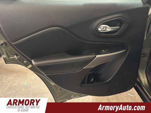 Used 2021 Jeep Cherokee Latitude Lux w/ Sun & Sound Group image 24