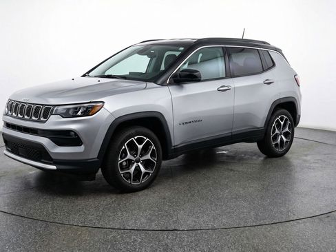 Used 2025 Jeep Compass Limited AWD/4WD image 3