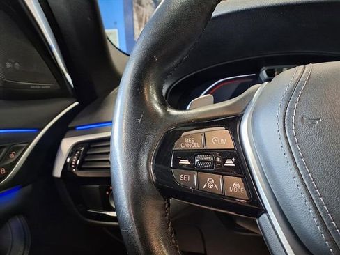 Used 2022 BMW 530i xDrive w/ Premium Package image 18