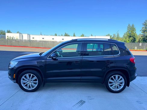 Used 2010 Volkswagen Tiguan S AWD/4WD image 2