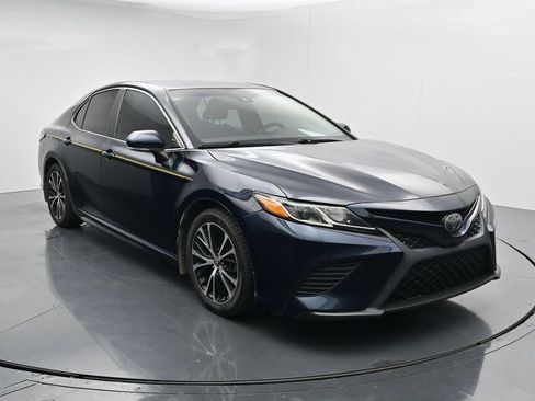 Used 2018 Toyota Camry SE w/ Convenience Package FWD image 2
