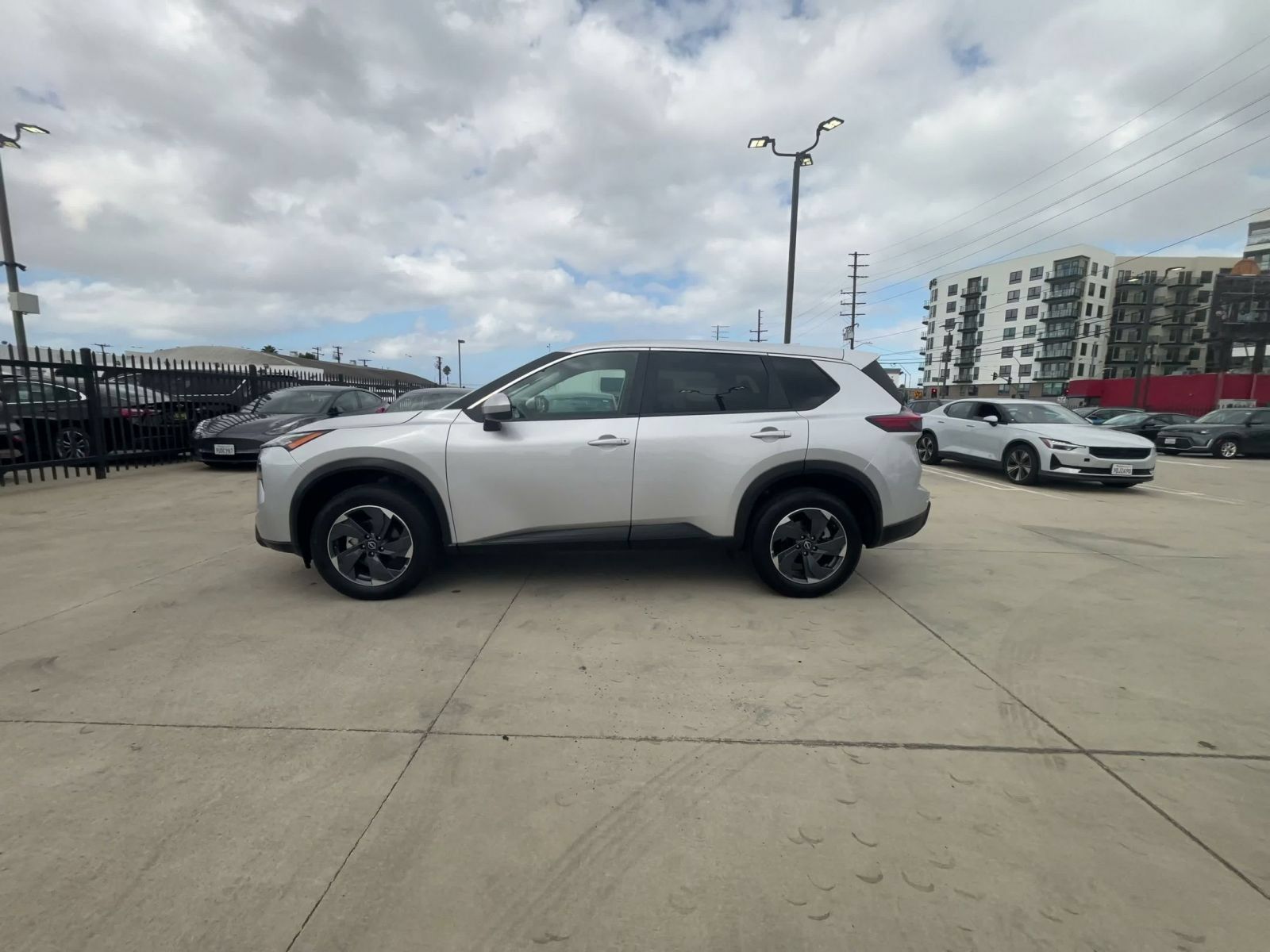 Used 2025 Nissan Rogue SV FWD image 8