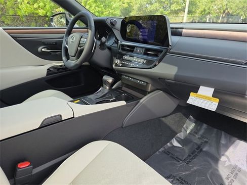 New 2025 Lexus ES 350 w/ Premium Package image 9