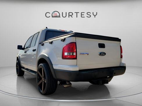 Used 2010 Ford Explorer Sport Trac XLT image 1