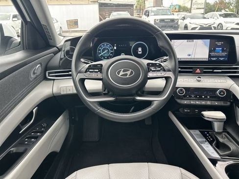Used 2025 Hyundai Elantra Limited FWD image 14