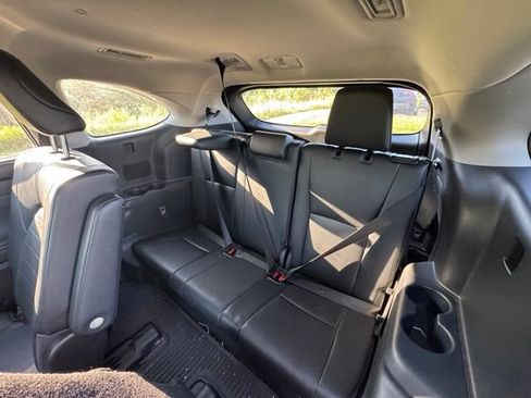 Used 2023 Toyota Highlander XLE FWD image 17