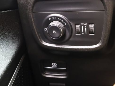 Used 2026 Jeep Grand Cherokee Limited w/ Luxury Tech Group II AWD/4WD image 40