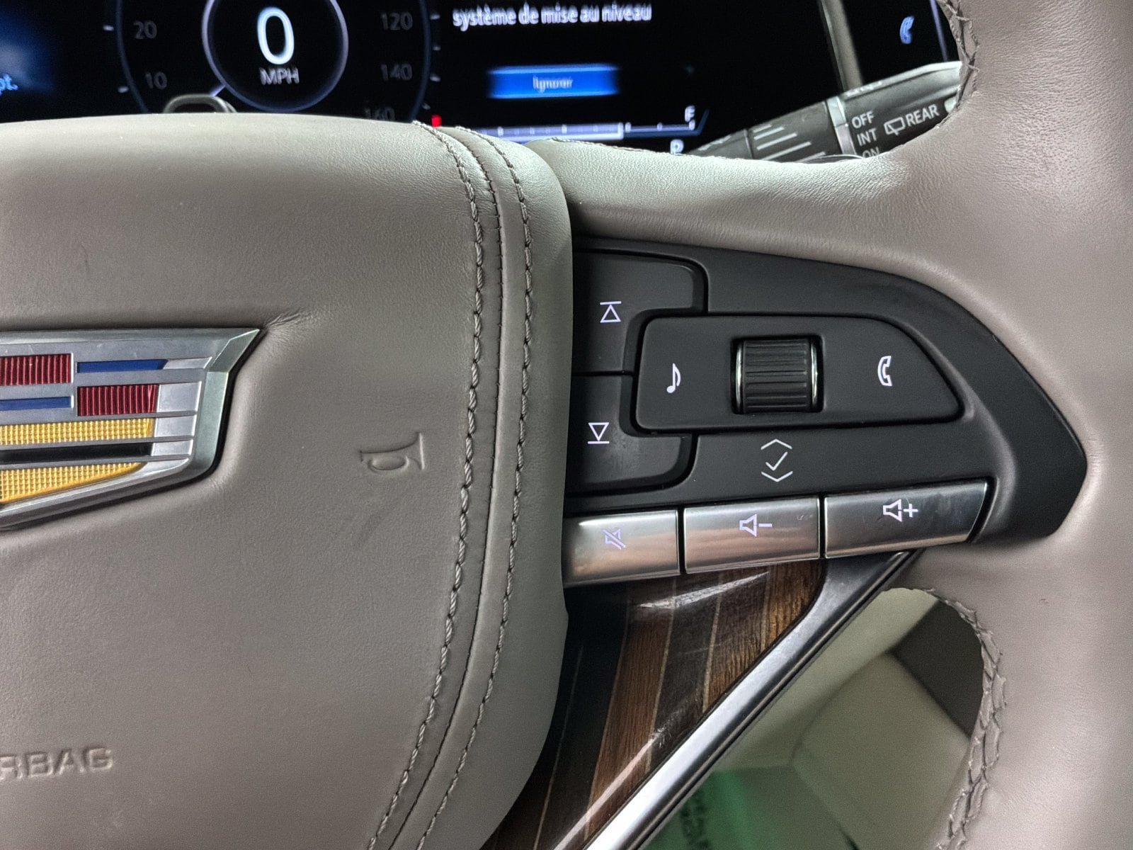 Used 2023 Cadillac Escalade ESV Premium Luxury Platinum AWD/4WD image 16