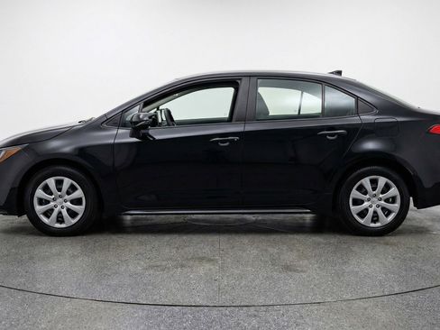 Used 2025 Toyota Corolla LE image 3