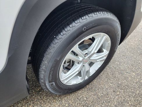 Certified 2023 GMC Terrain SLE w/ Driver Convenience Package image 9