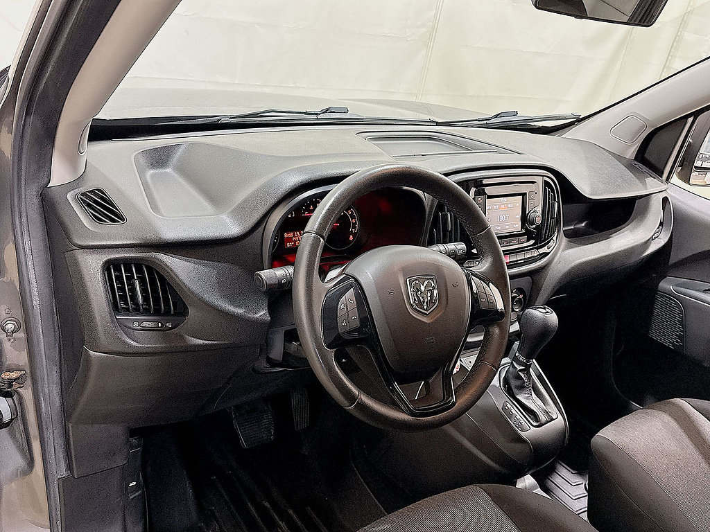 Used 2018 RAM ProMaster City Tradesman SLT FWD image 10