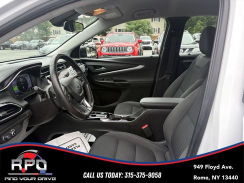 Used 2023 Chevrolet Bolt EUV Premier w/ Sun & Sound Package FWD image 12