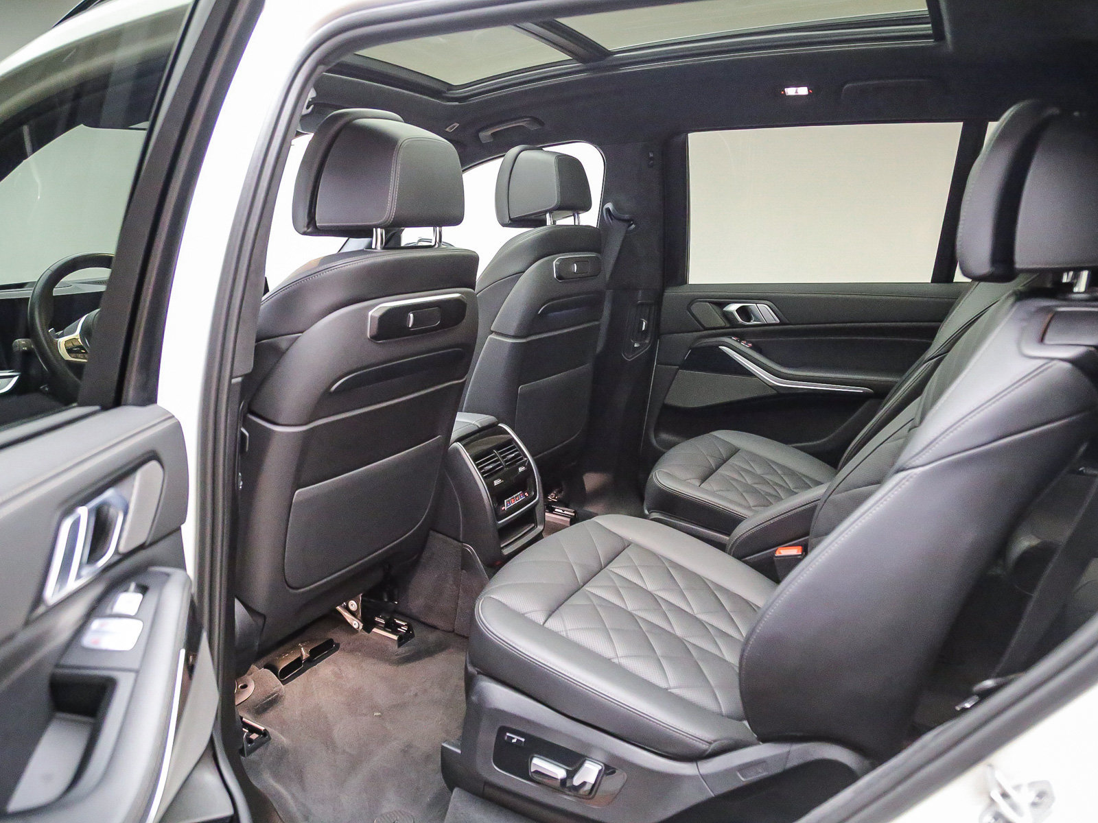 Used 2024 BMW X7 xDrive40i w/ M Sport Package AWD/4WD image 20