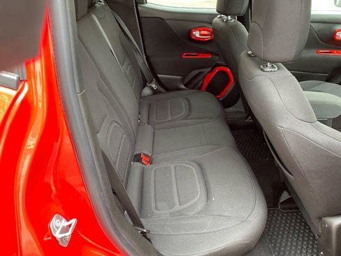 Used 2018 Jeep Renegade Latitude w/ Cold Weather Group image 24