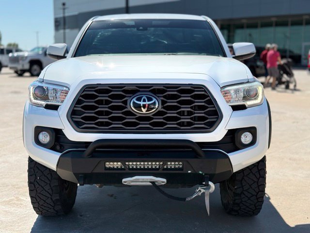 Used 2022 Toyota Tacoma TRD Off-Road AWD/4WD image 2