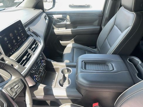 Used 2021 GMC Yukon SLT w/ Rear Media and Nav Package AWD/4WD image 23
