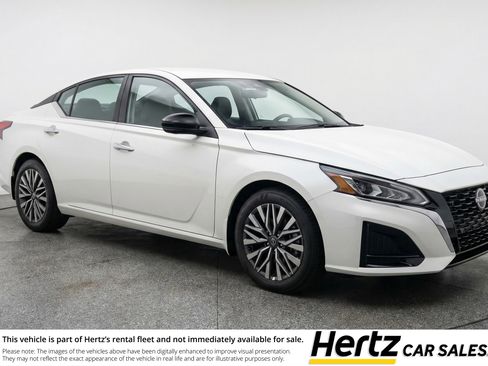 Used 2025 Nissan Altima 2.5 SV image 1