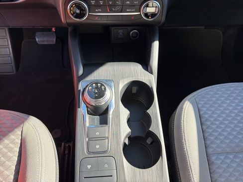 Used 2020 Ford Escape SE image 25