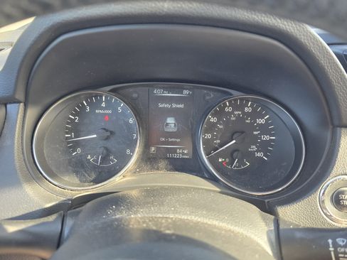 Used 2017 Nissan Rogue SV image 13