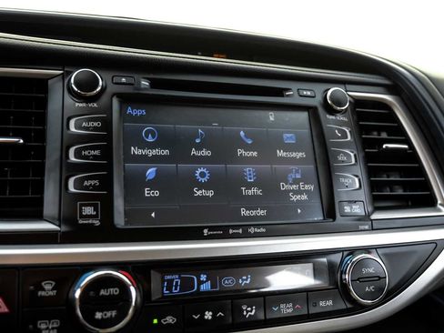 Used 2017 Toyota Highlander Limited image 29