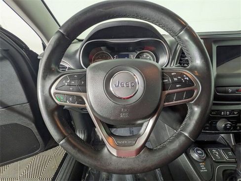 Used 2020 Jeep Cherokee Latitude Plus image 17