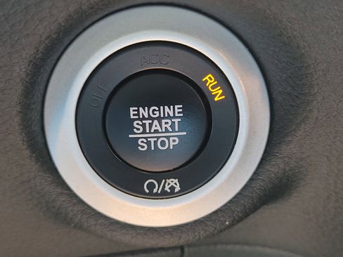 Used 2025 Chrysler Pacifica Select FWD image 28