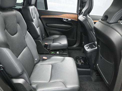 Used 2023 Volvo XC90 B6 Plus image 33