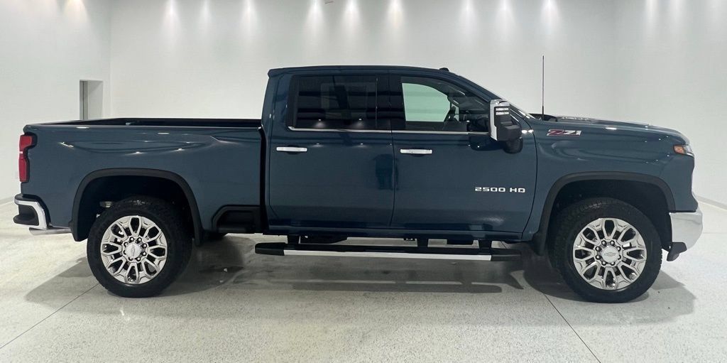 Used 2025 Chevrolet Silverado 2500 LTZ w/ LTZ Premium Package AWD/4WD image 6