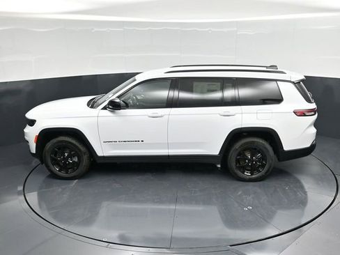 New 2025 Jeep Grand Cherokee L Altitude image 45