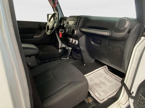 Used 2018 Jeep Wrangler Unlimited Sport S AWD/4WD image 8