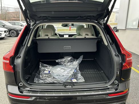 Certified 2025 Volvo XC60 T8 Core w/ Protection Package Premier image 17