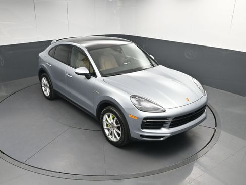 Used 2023 Porsche Cayenne E-Hybrid image 40